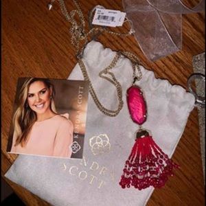 Kendra Scott necklace